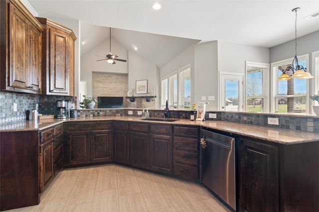 82 Forest Hills Circle, Gunter, TX 75058