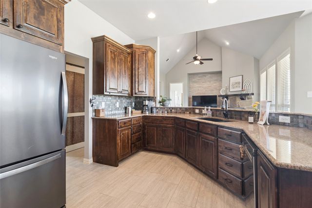 82 Forest Hills Circle, Gunter, TX 75058