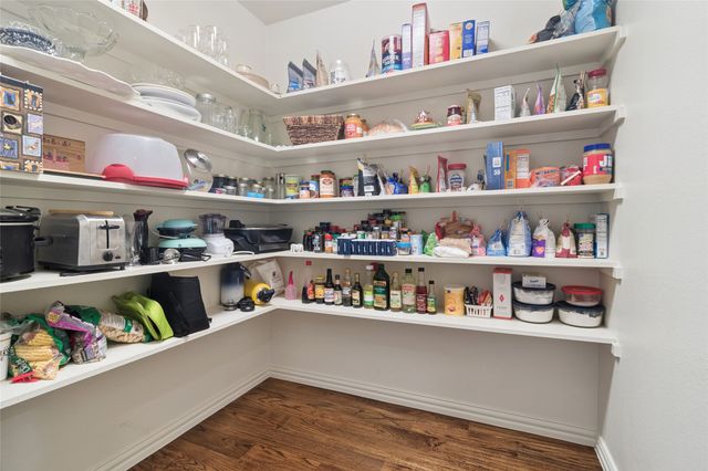 82 Forest Hills Circle, Gunter, TX 75058