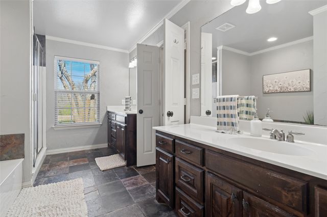 82 Forest Hills Circle, Gunter, TX 75058