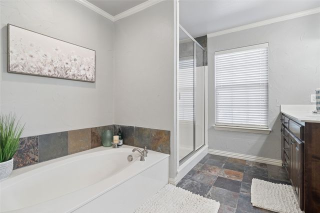 82 Forest Hills Circle, Gunter, TX 75058