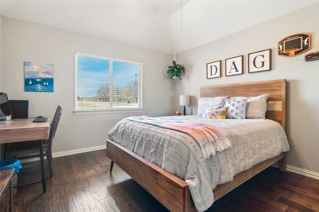 82 Forest Hills Circle, Gunter, TX 75058