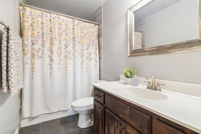 82 Forest Hills Circle, Gunter, TX 75058