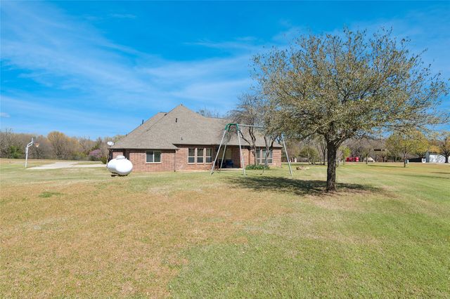 82 Forest Hills Circle, Gunter, TX 75058