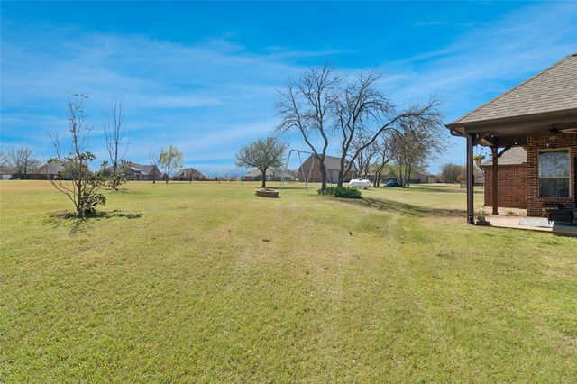 82 Forest Hills Circle, Gunter, TX 75058