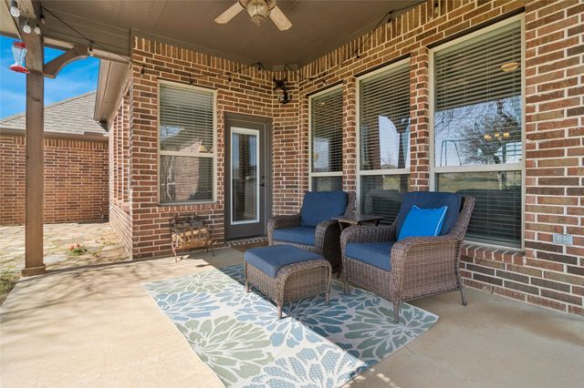 82 Forest Hills Circle, Gunter, TX 75058