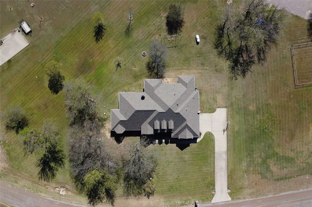 82 Forest Hills Circle, Gunter, TX 75058