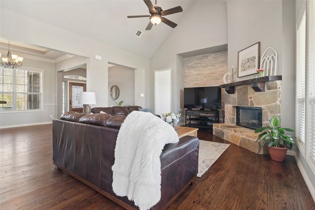 82 Forest Hills Circle, Gunter, TX 75058