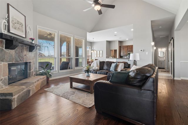 82 Forest Hills Circle, Gunter, TX 75058