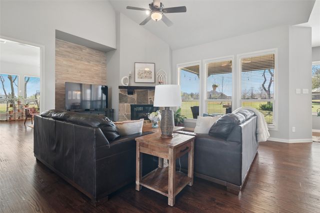 82 Forest Hills Circle, Gunter, TX 75058