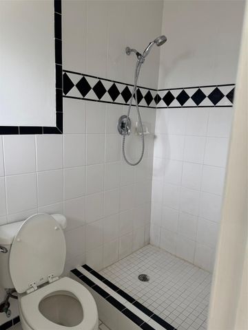 439 NE 33rd St, Boca Raton, FL 33431