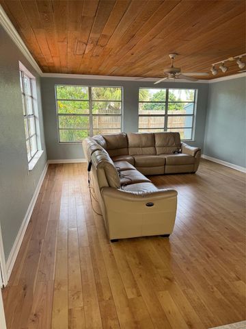 439 NE 33rd St, Boca Raton, FL 33431