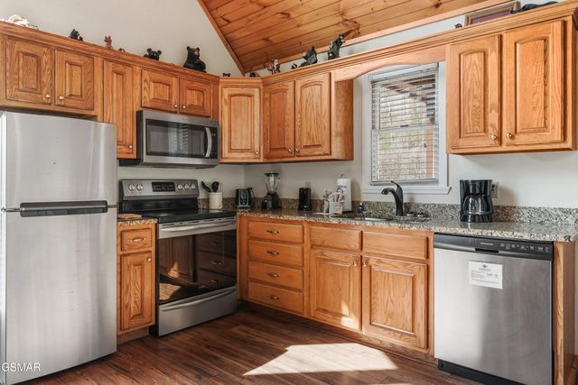 328 Pinnacle Cottage Way, Gatlinburg, TN 37738