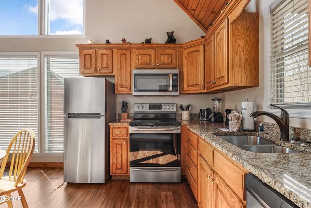 328 Pinnacle Cottage Way, Gatlinburg, TN 37738