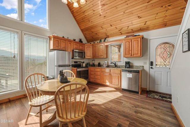 328 Pinnacle Cottage Way, Gatlinburg, TN 37738