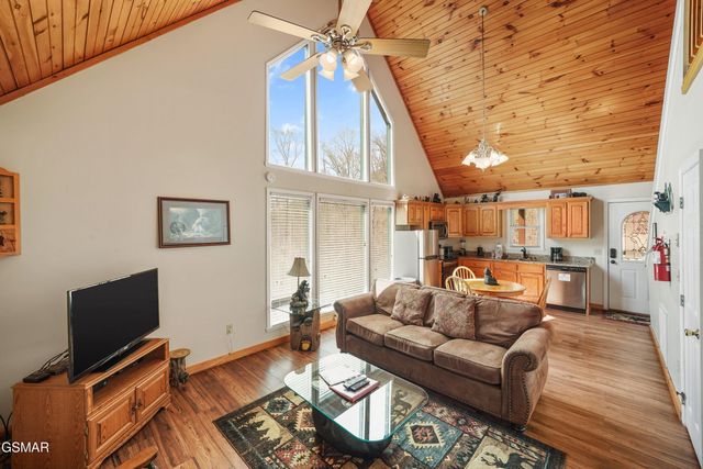 328 Pinnacle Cottage Way, Gatlinburg, TN 37738