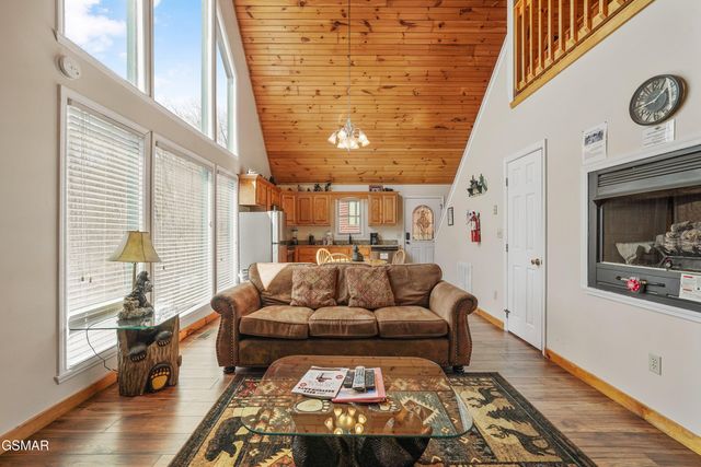 328 Pinnacle Cottage Way, Gatlinburg, TN 37738