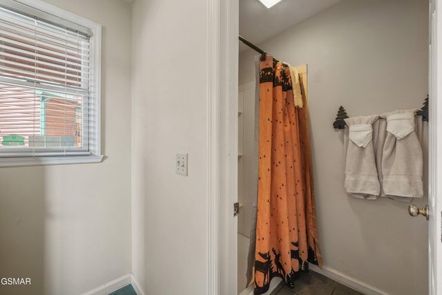 328 Pinnacle Cottage Way, Gatlinburg, TN 37738