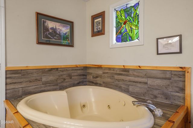 328 Pinnacle Cottage Way, Gatlinburg, TN 37738