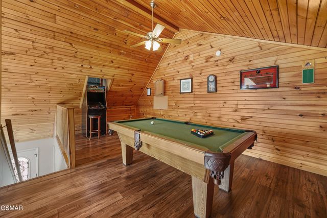 328 Pinnacle Cottage Way, Gatlinburg, TN 37738
