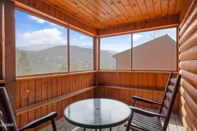 328 Pinnacle Cottage Way, Gatlinburg, TN 37738