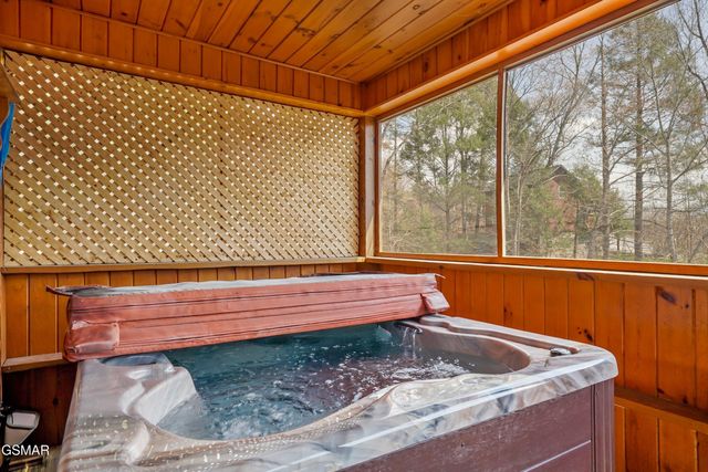 328 Pinnacle Cottage Way, Gatlinburg, TN 37738