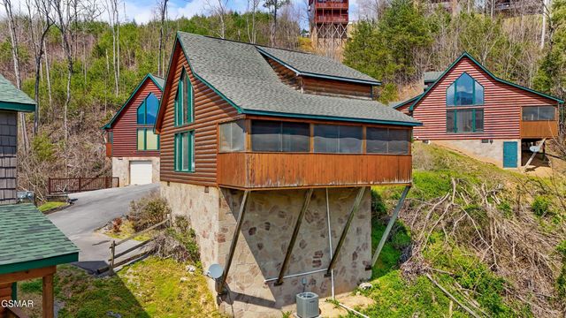328 Pinnacle Cottage Way, Gatlinburg, TN 37738
