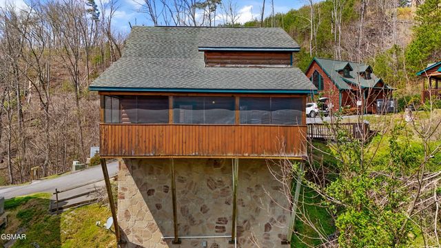 328 Pinnacle Cottage Way, Gatlinburg, TN 37738