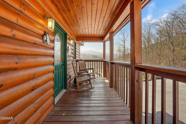 328 Pinnacle Cottage Way, Gatlinburg, TN 37738