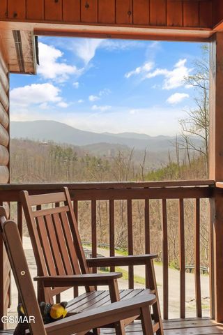 328 Pinnacle Cottage Way, Gatlinburg, TN 37738