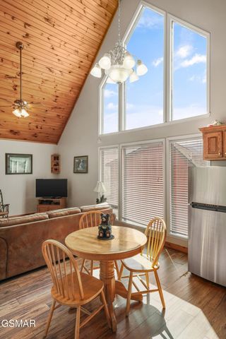 328 Pinnacle Cottage Way, Gatlinburg, TN 37738