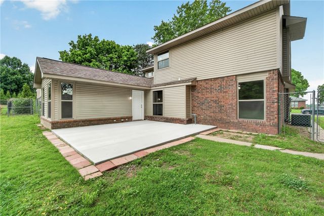 5765 Walden Street, Lowell, AR 72745