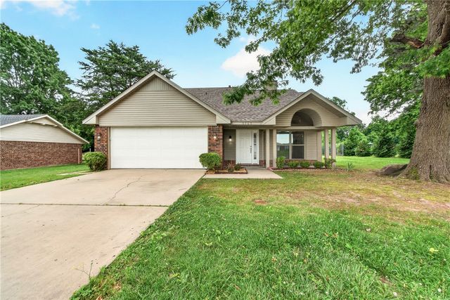 5765 Walden Street, Lowell, AR 72745