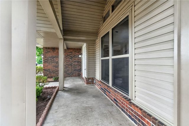 5765 Walden Street, Lowell, AR 72745