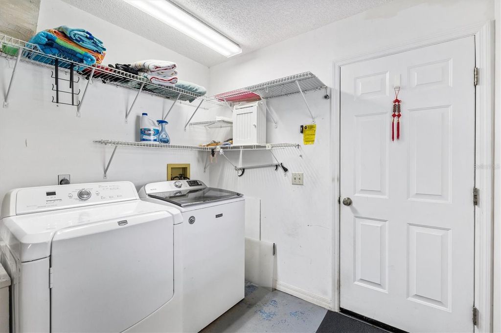 Image 13 of property listing at 711 AGUA WAY, Lady Lake, FL 32159