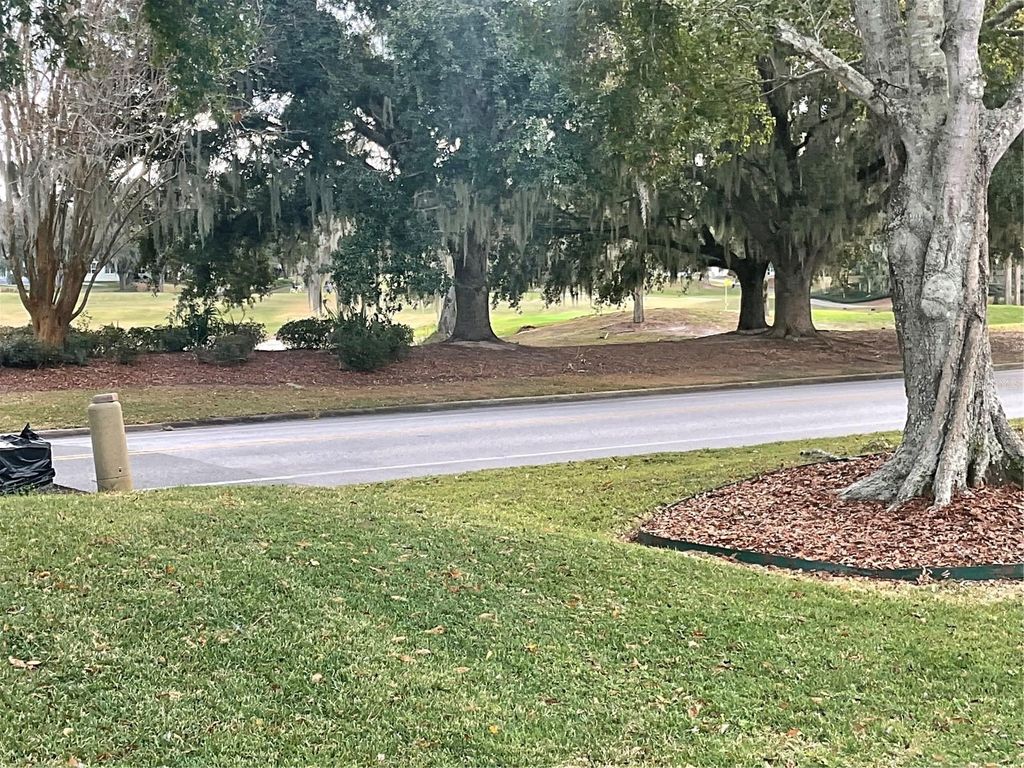 Image 16 of property listing at 711 AGUA WAY, Lady Lake, FL 32159