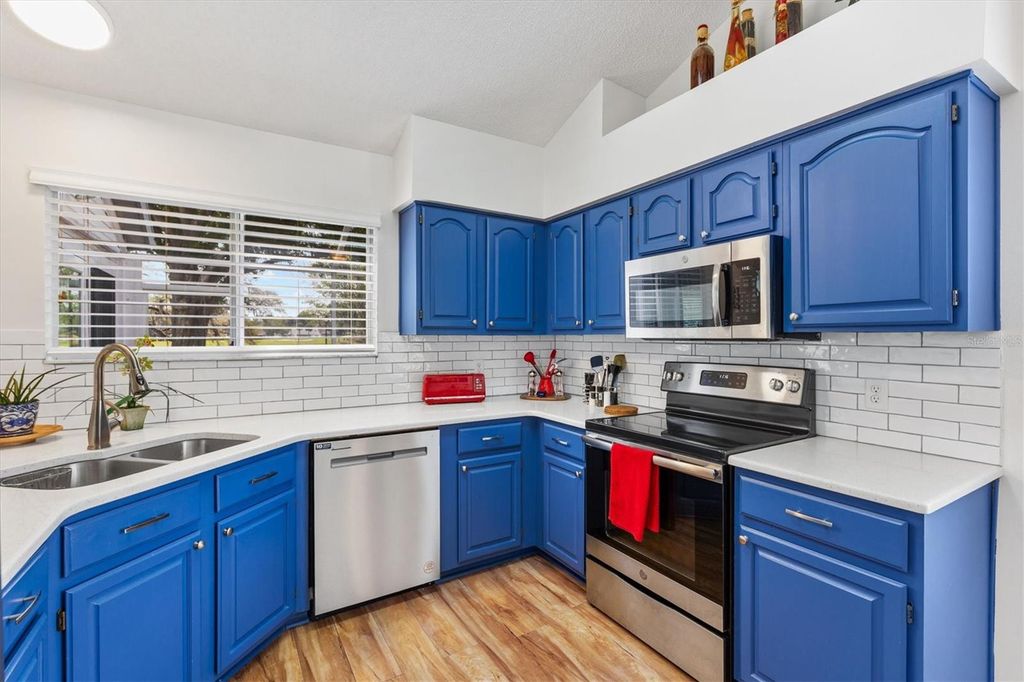 Image 5 of property listing at 711 AGUA WAY, Lady Lake, FL 32159