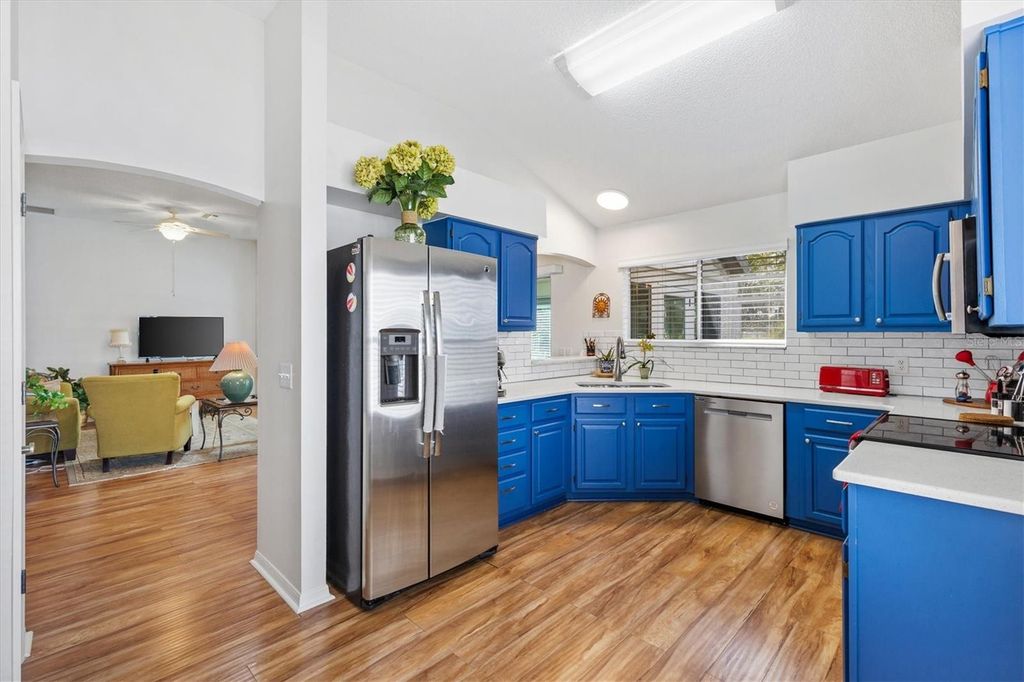 Image 6 of property listing at 711 AGUA WAY, Lady Lake, FL 32159