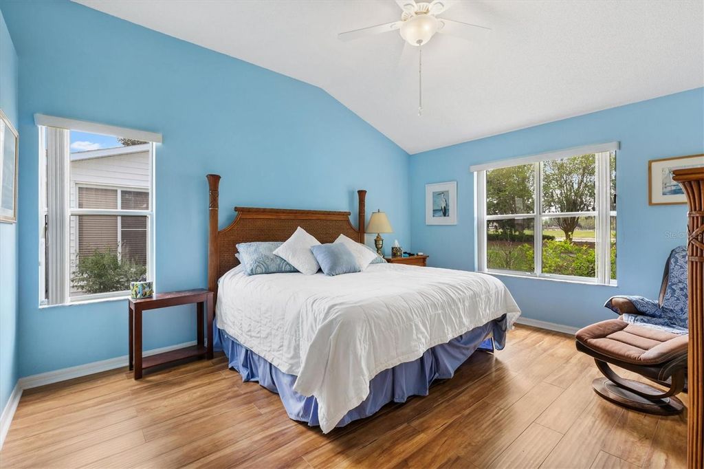 Image 8 of property listing at 711 AGUA WAY, Lady Lake, FL 32159