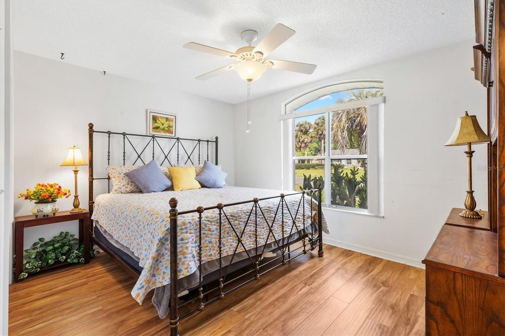 Image 10 of property listing at 711 AGUA WAY, Lady Lake, FL 32159