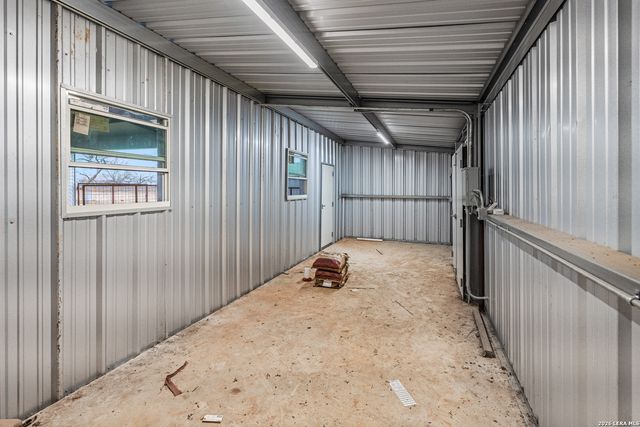 228 County Road 454, Stockdale, TX 78160