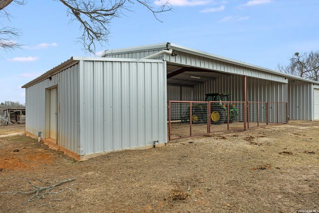 228 County Road 454, Stockdale, TX 78160