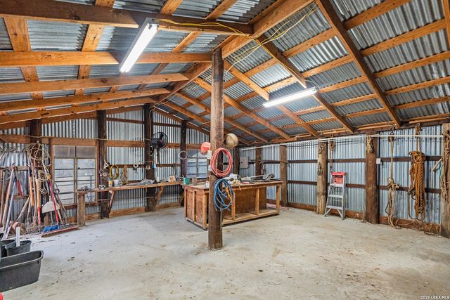 228 County Road 454, Stockdale, TX 78160