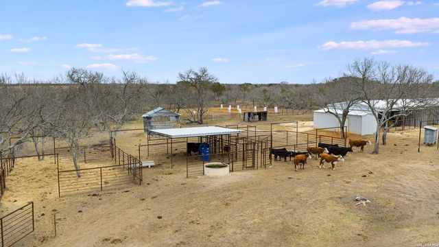 228 County Road 454, Stockdale, TX 78160