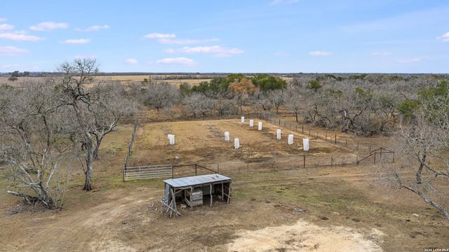 228 County Road 454, Stockdale, TX 78160