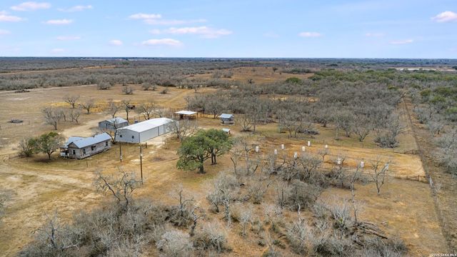 228 County Road 454, Stockdale, TX 78160