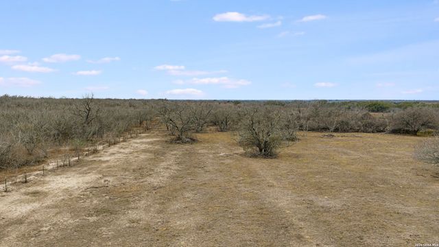 228 County Road 454, Stockdale, TX 78160