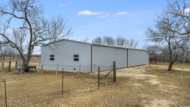 228 County Road 454, Stockdale, TX 78160
