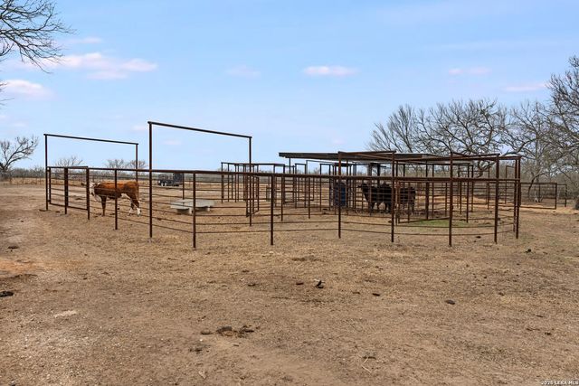 228 County Road 454, Stockdale, TX 78160