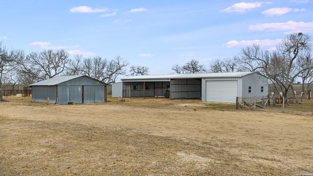 228 County Road 454, Stockdale, TX 78160